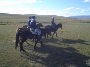 乗馬でホスタイ国立公園を目指します！